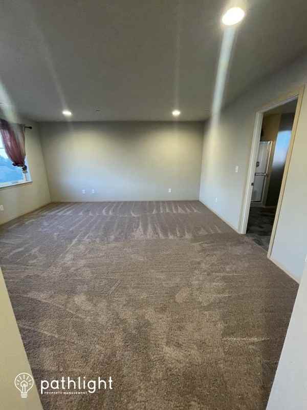 2470 Zeeden Way - Photo 3 of 10