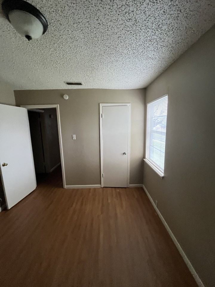 2211 Jennifer Dr #4 - Photo 2 of 10