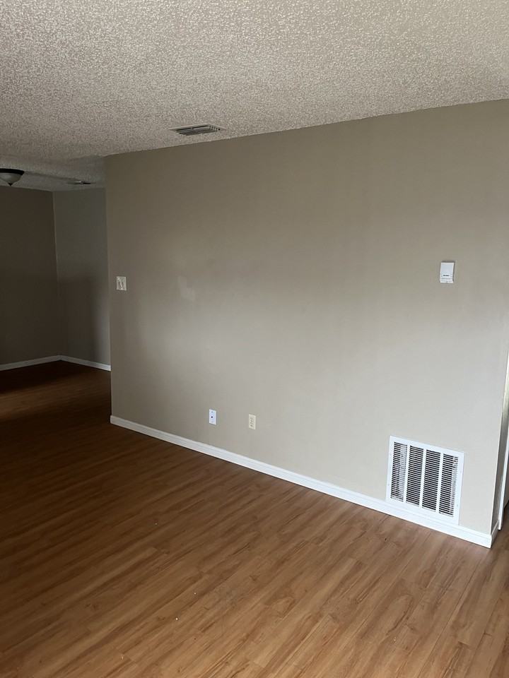 2211 Jennifer Dr #4 - Photo 7 of 10