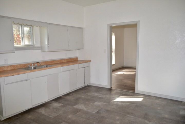 308 N Catherine St #B - Photo 4 of 10