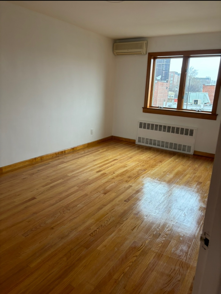 735 Montauk Court 2F - Photo 2 of 5