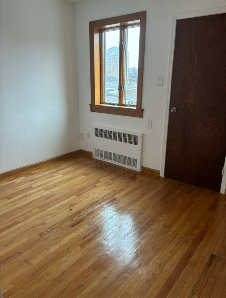 735 Montauk Court 2F - Photo 3 of 5