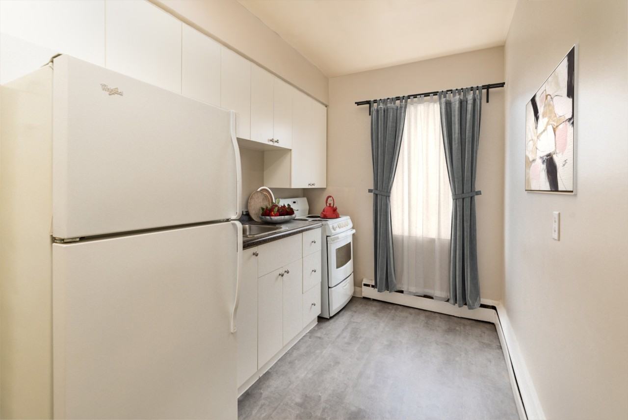 Lamoreaux Gardens Apartments 47 Strathcona Ave N, Hamilton, ON L8R