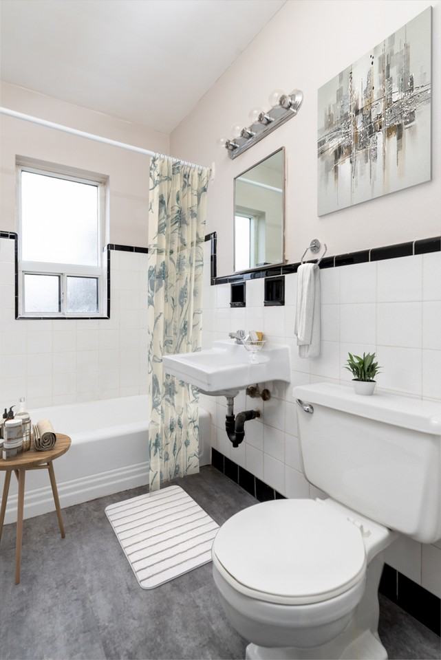 Lamoreaux Gardens Apartments 47 Strathcona Ave N, Hamilton, ON L8R