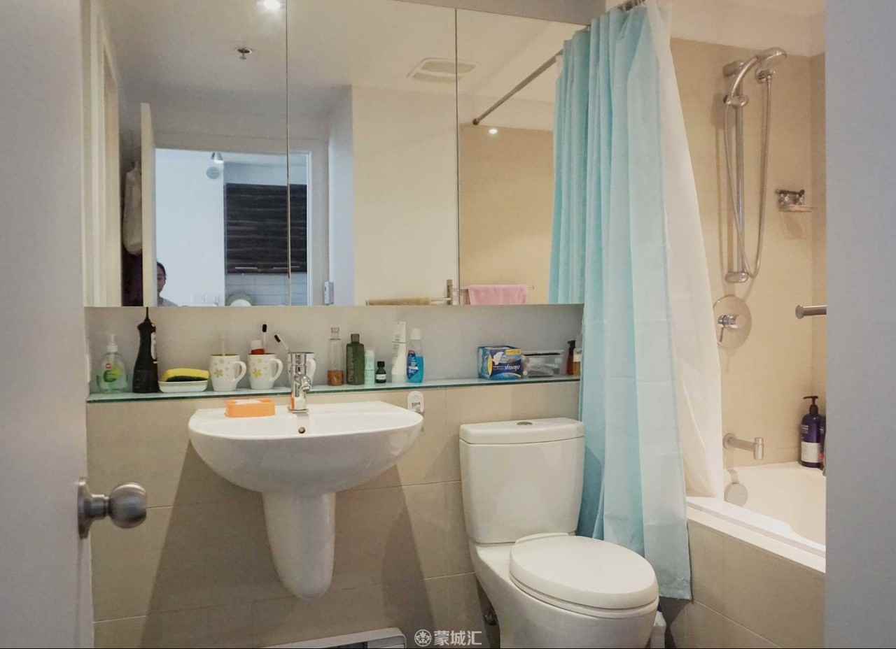 1414 Rue Chomedey - Photo 2 of 9