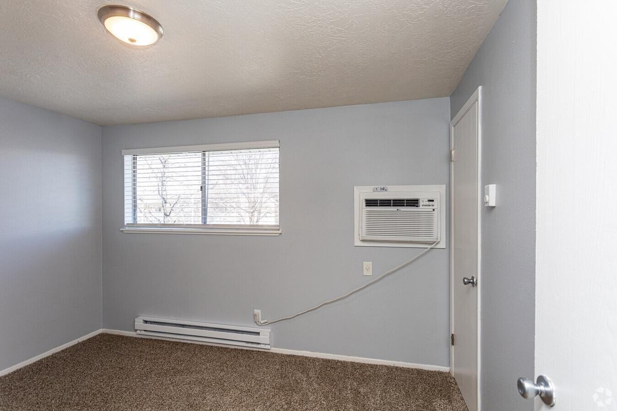 2901 S Robert Ln - Photo 5 of 30