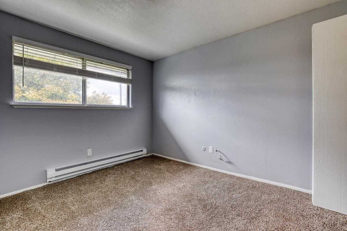 2901 S Robert Ln - Photo 2 of 30