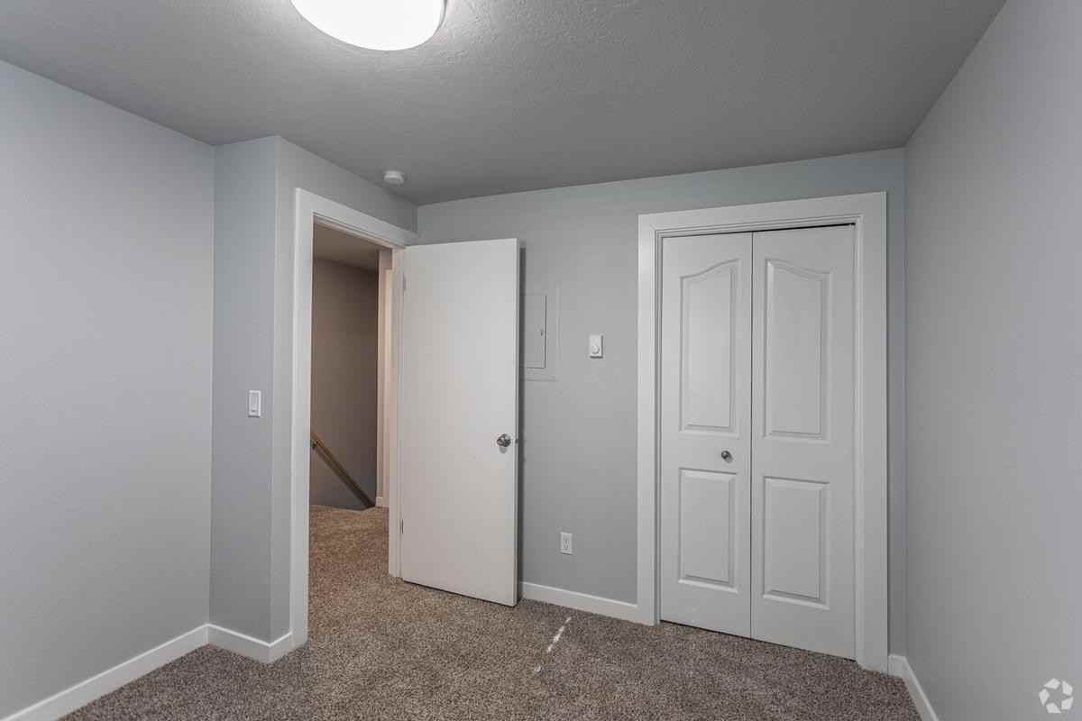 2901 South Robert Lane - Photo 7 of 30