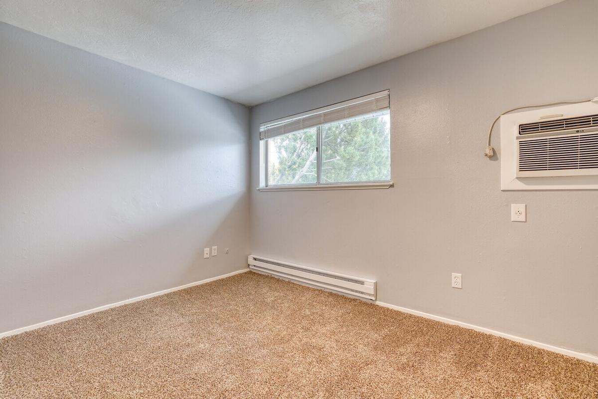 2901 S Robert Ln - Photo 7 of 30