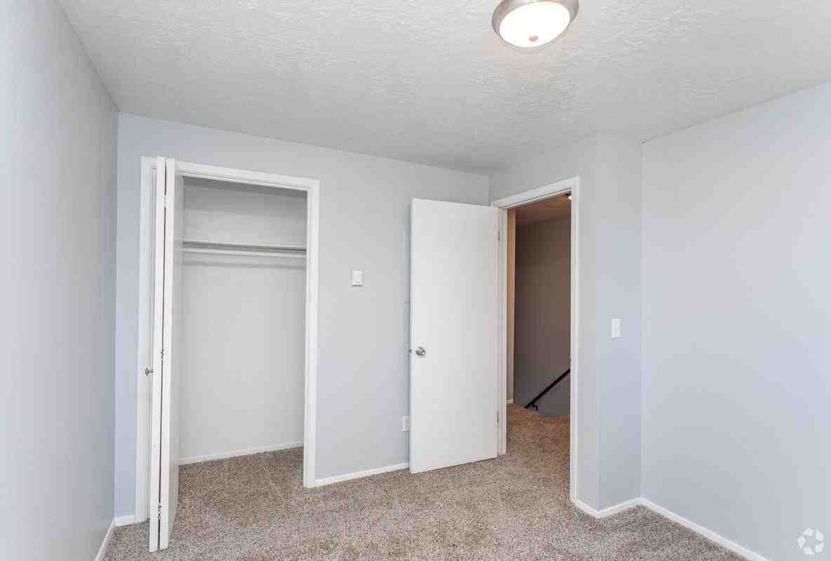 2901 S Robert Ln - Photo 4 of 30