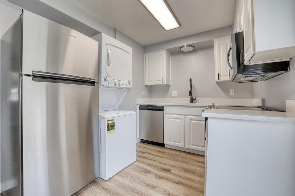 2901 South Robert Lane - Photo 2 of 30