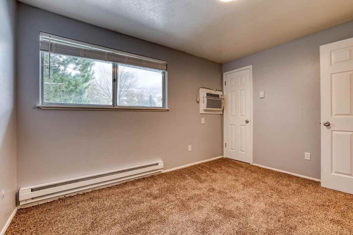 2901 South Robert Lane - Photo 6 of 30