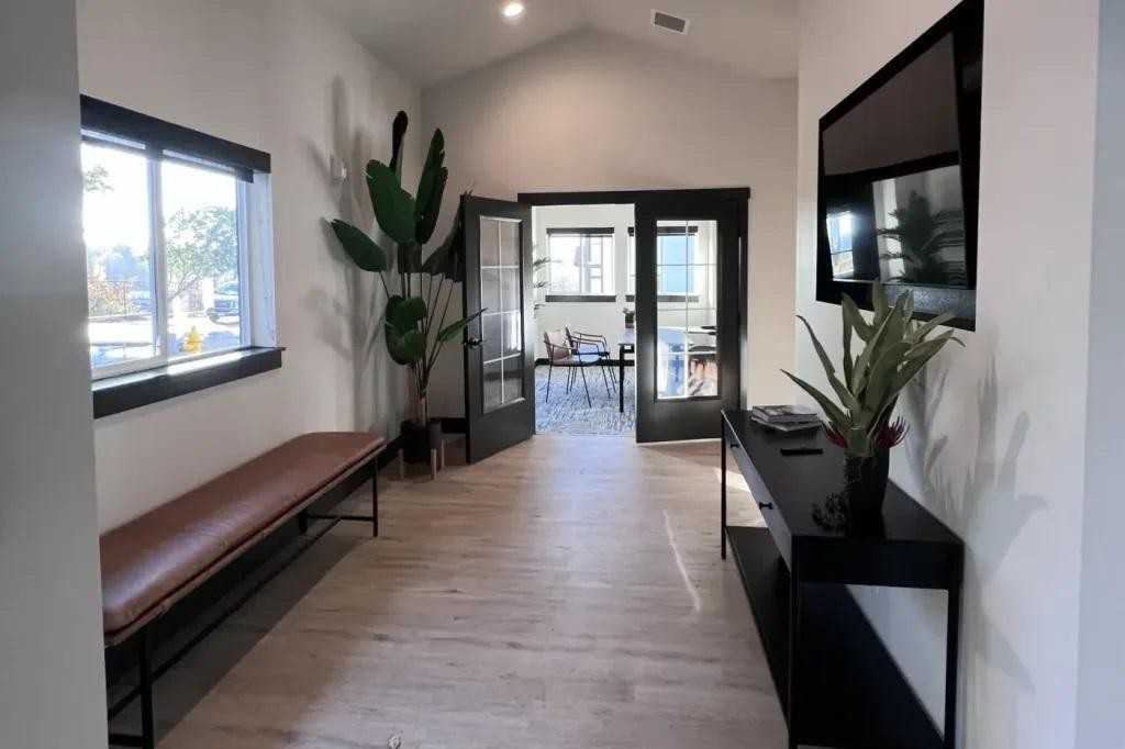 1410 Wendell Ave Se - Photo 4 of 14