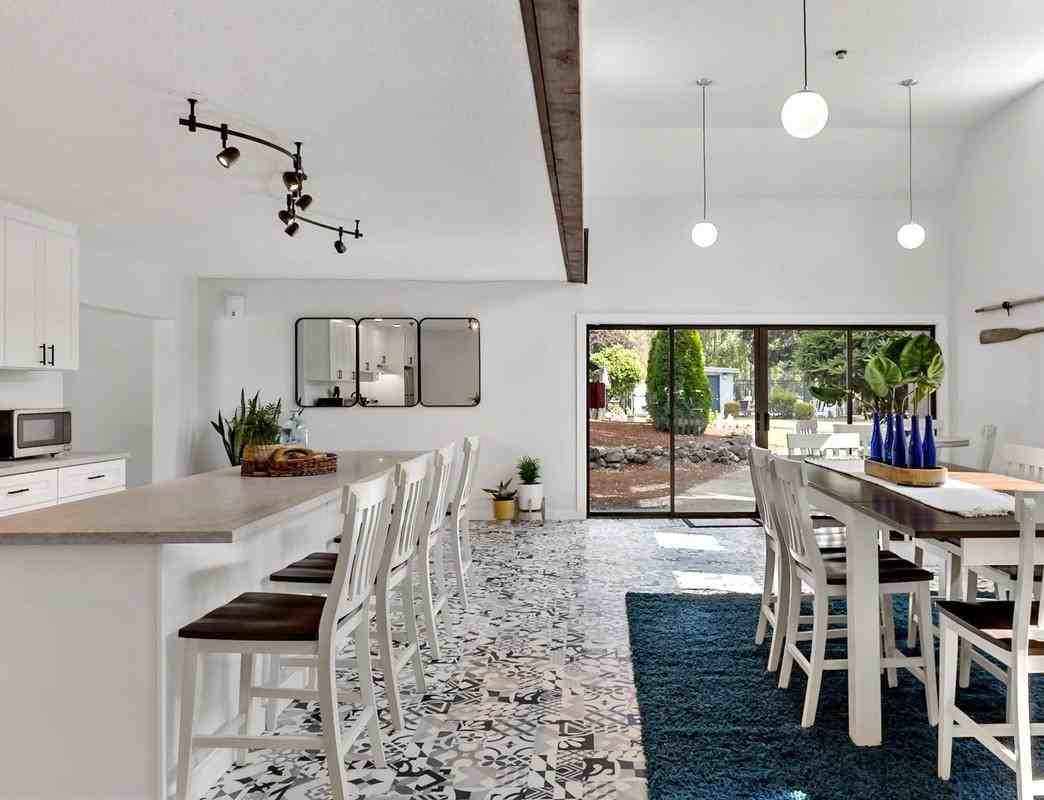 42 Thunderbird Pkwy Sw