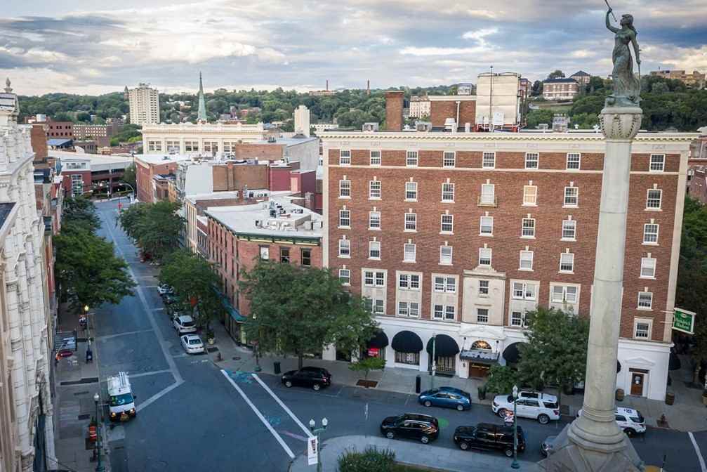 Hendrick Hudson - Photo 5 of 6