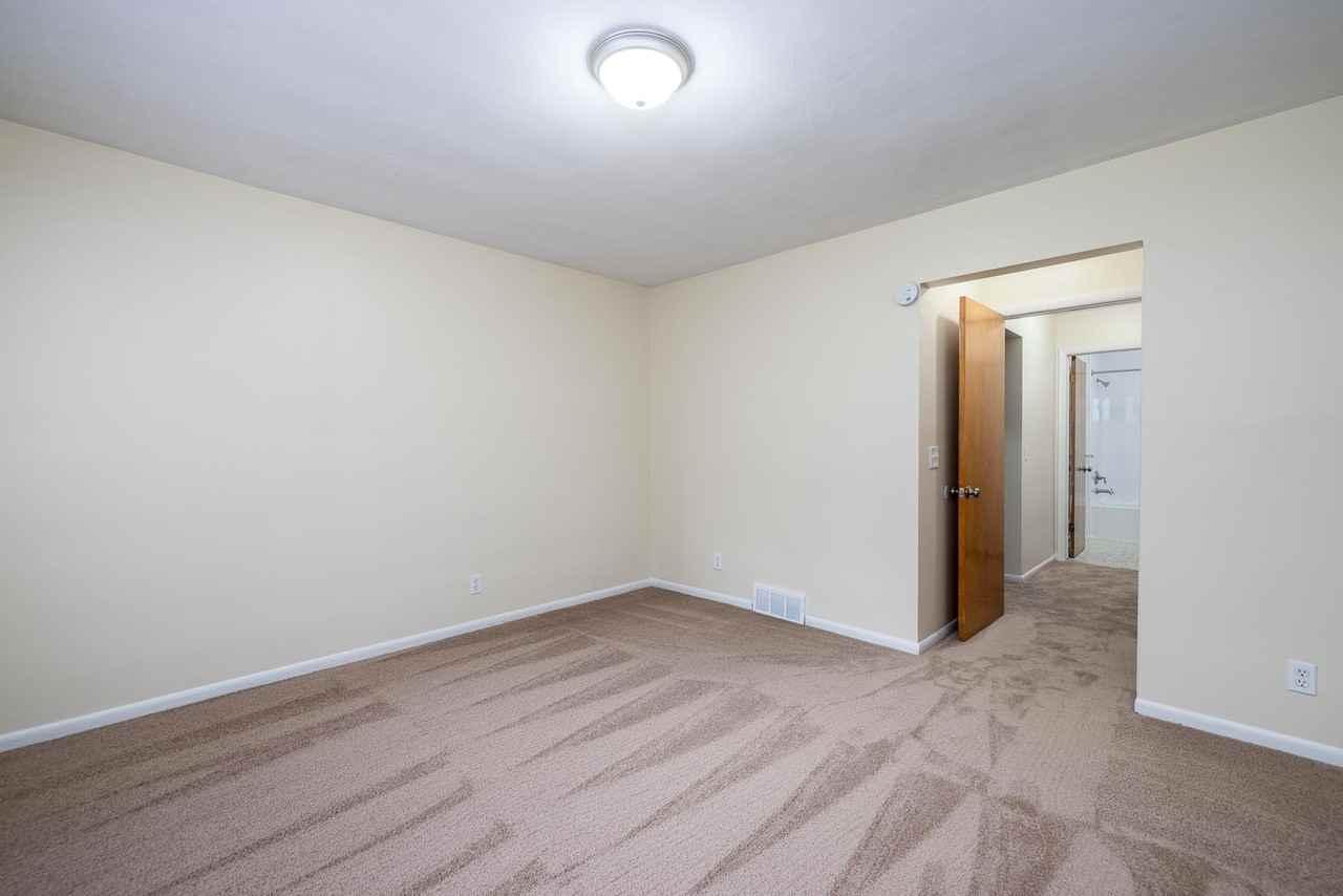 Pine Manor Apartments - Photo 3 of 10