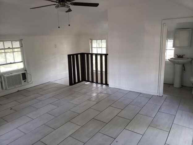 1658 N Myrtle Ave - Photo 2 of 5