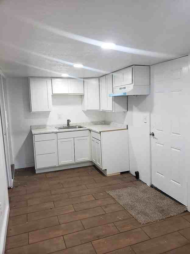 1658 N Myrtle Ave - Photo 4 of 5