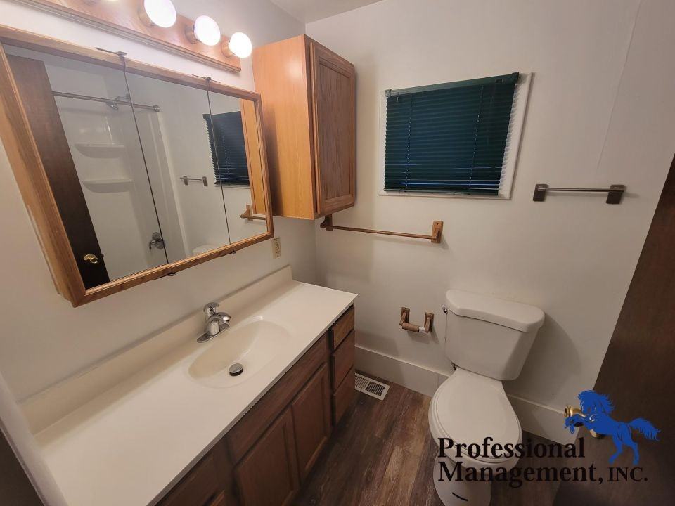 602 1/2 S 31st St - Photo 4 of 5