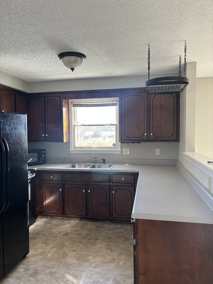 363 Donna Dr - Photo 3 of 14