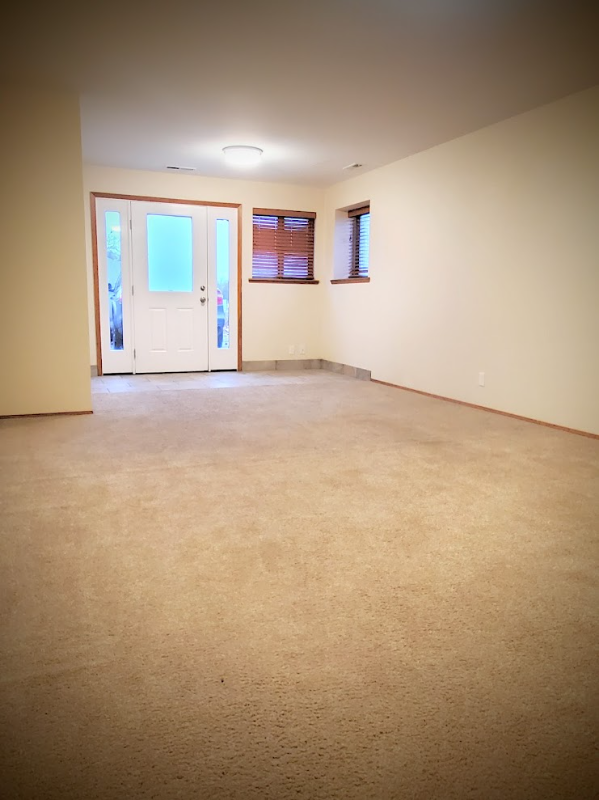 570 Reser Rd - Photo 2 of 12