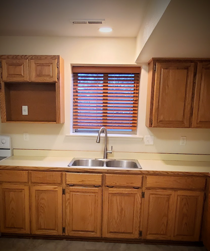 570 Reser Rd - Photo 3 of 12