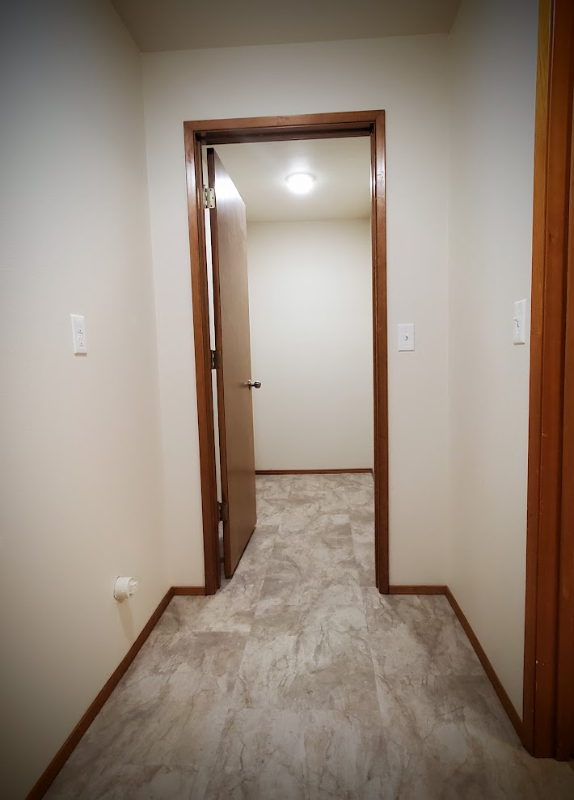 570 Reser Rd - Photo 6 of 12