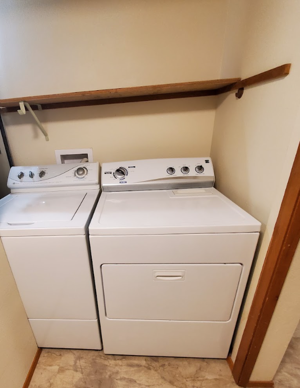 570 Reser Rd - Photo 7 of 12