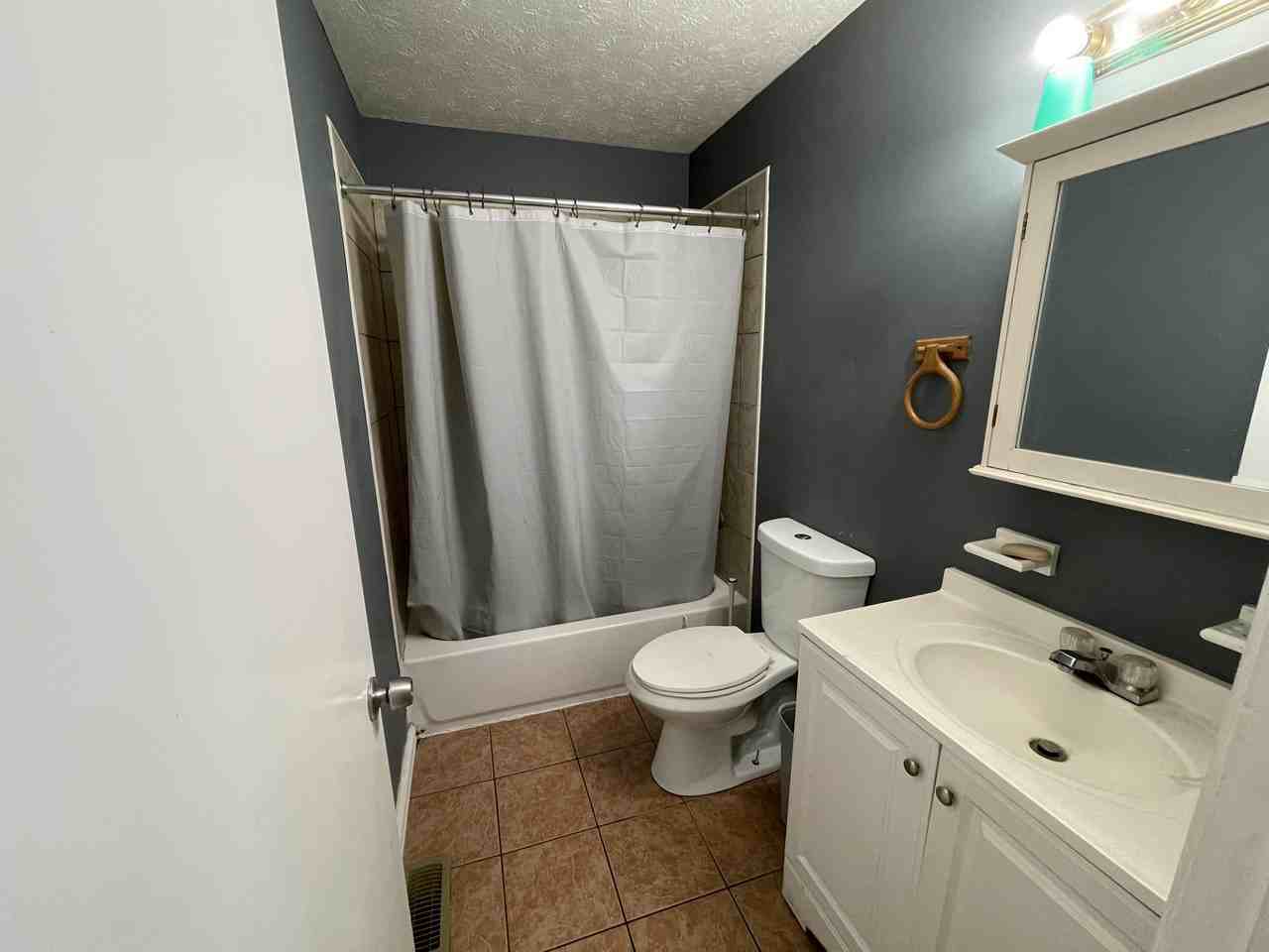 258 N Tacoma Ave #3 - Photo 3 of 8