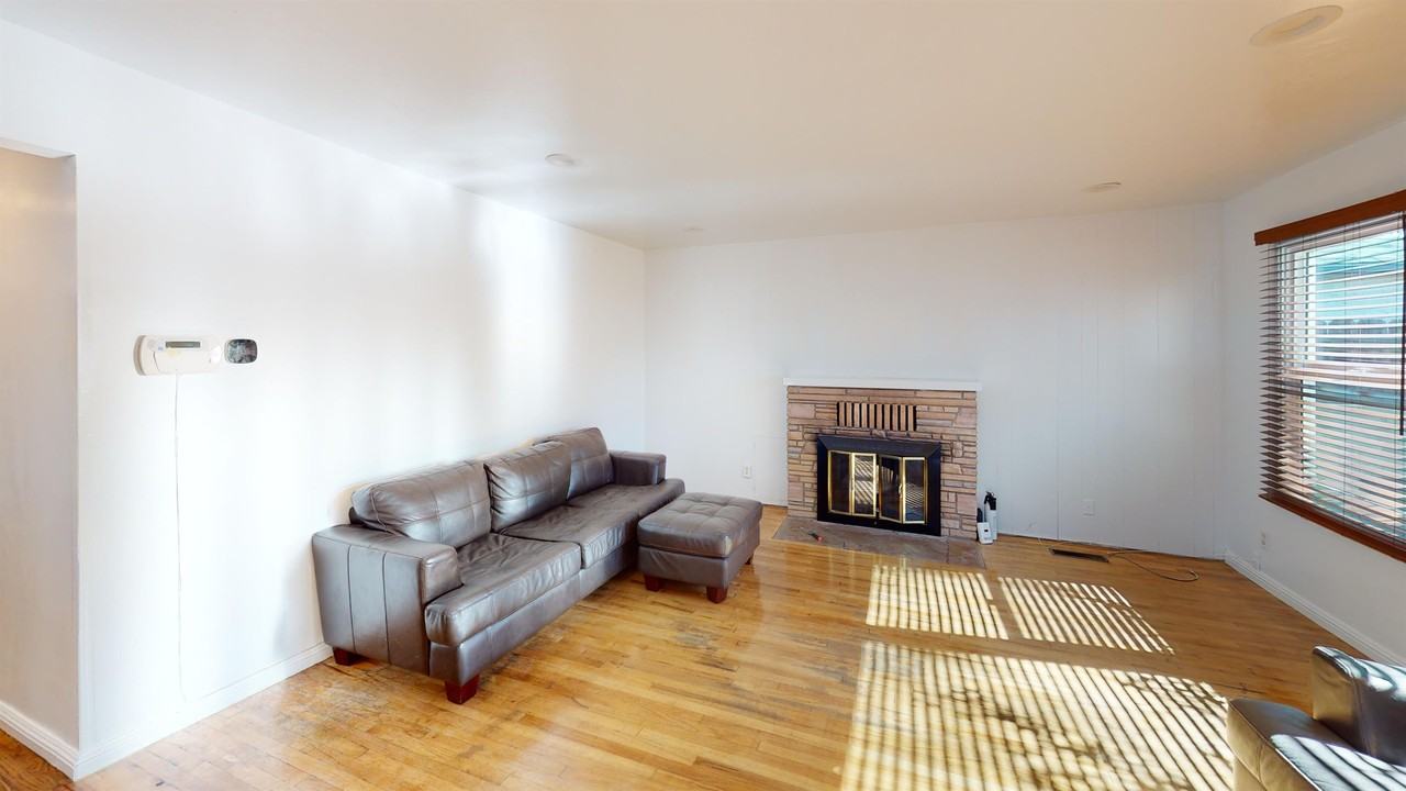 6225 Hobart St #1 - Photo 3 of 11