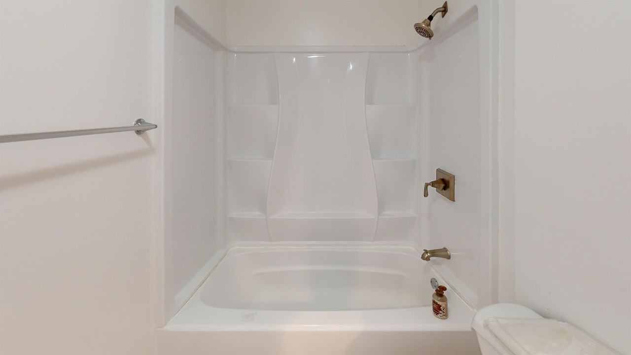 6225 Hobart St #1 - Photo 5 of 11