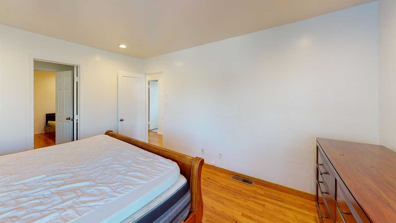 6225 Hobart St #1 - Photo 7 of 11
