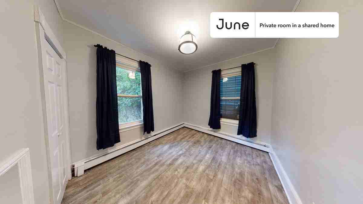 101.5 Calumet Street #B - Photo 2 of 12