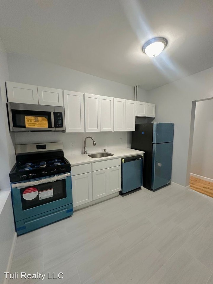 4536 Park Avenue - Photo 3 of 11