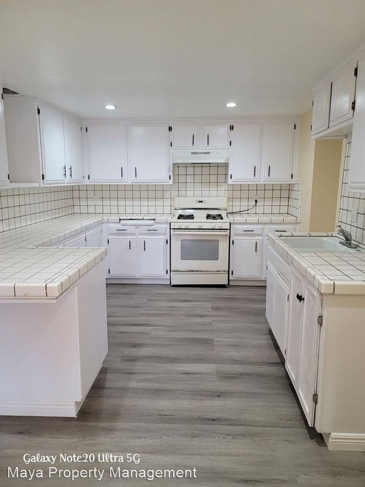 10005 & 10007 Glenn St. - Photo 2 of 5