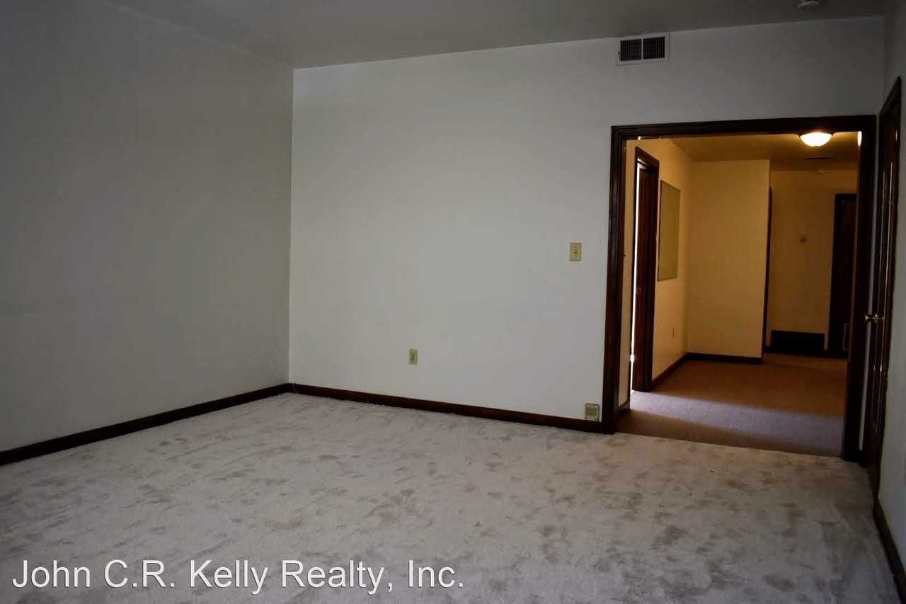 47, 77, 3135 Bates Street Apartments in North Oakland, Pittsburgh, PA