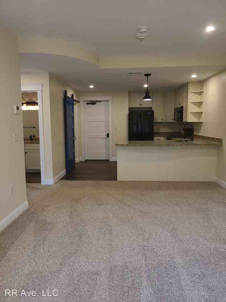 7 Railroad Ave Apartments in Gorham, ME 04038 Zumper