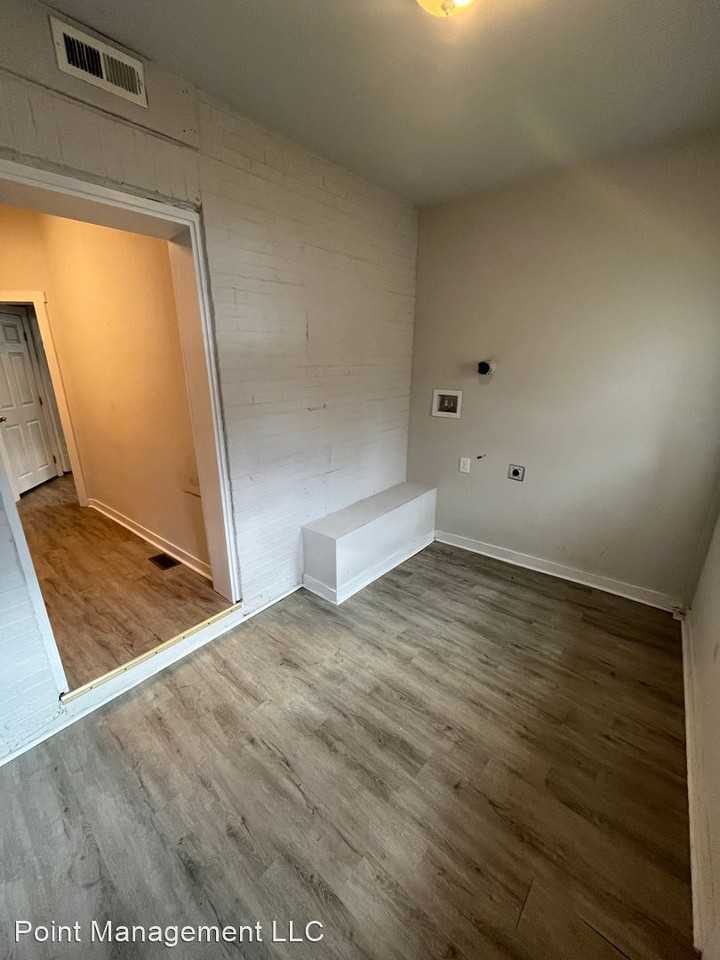 445 Riverland Road Southeast - Photo 3 of 7