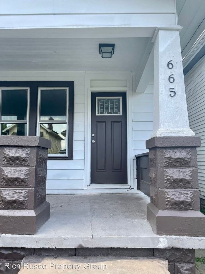 665-667 Siebert St - Photo 3 of 43