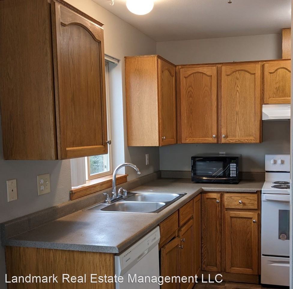 Harbor Side Apartments 1432 1432 1498 Peace Portal Drive, Blaine