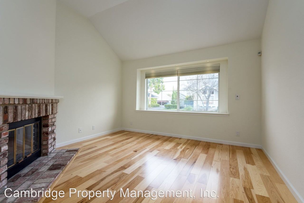 310 Commander Ln - Photo 3 of 17