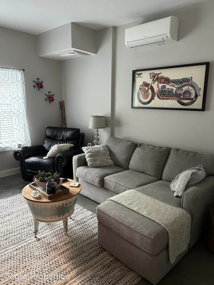 579 South St - Photo 2 of 19