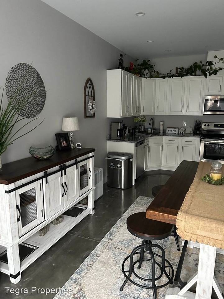 579 South St - Photo 3 of 19