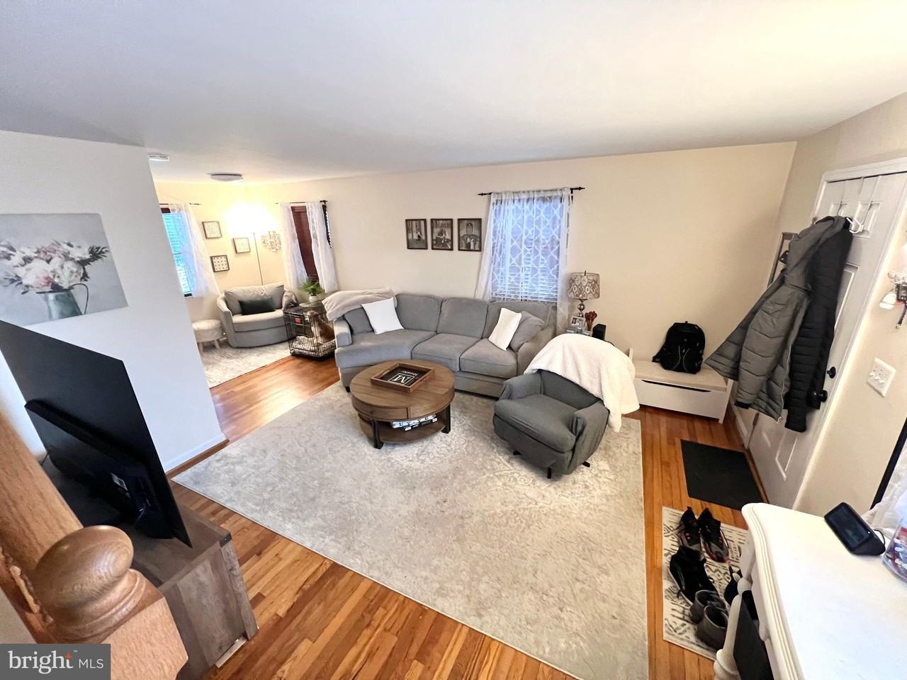 2319 Riverview Ter - Photo 3 of 26