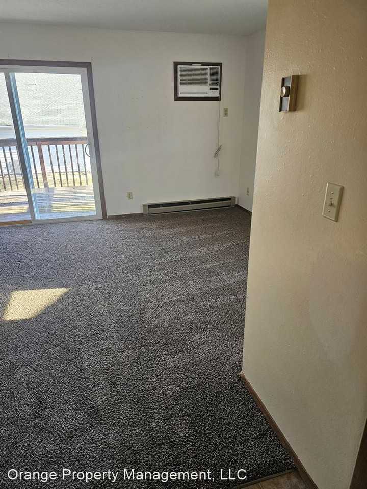 1010 - 1042 1st St S - Photo 2 of 9