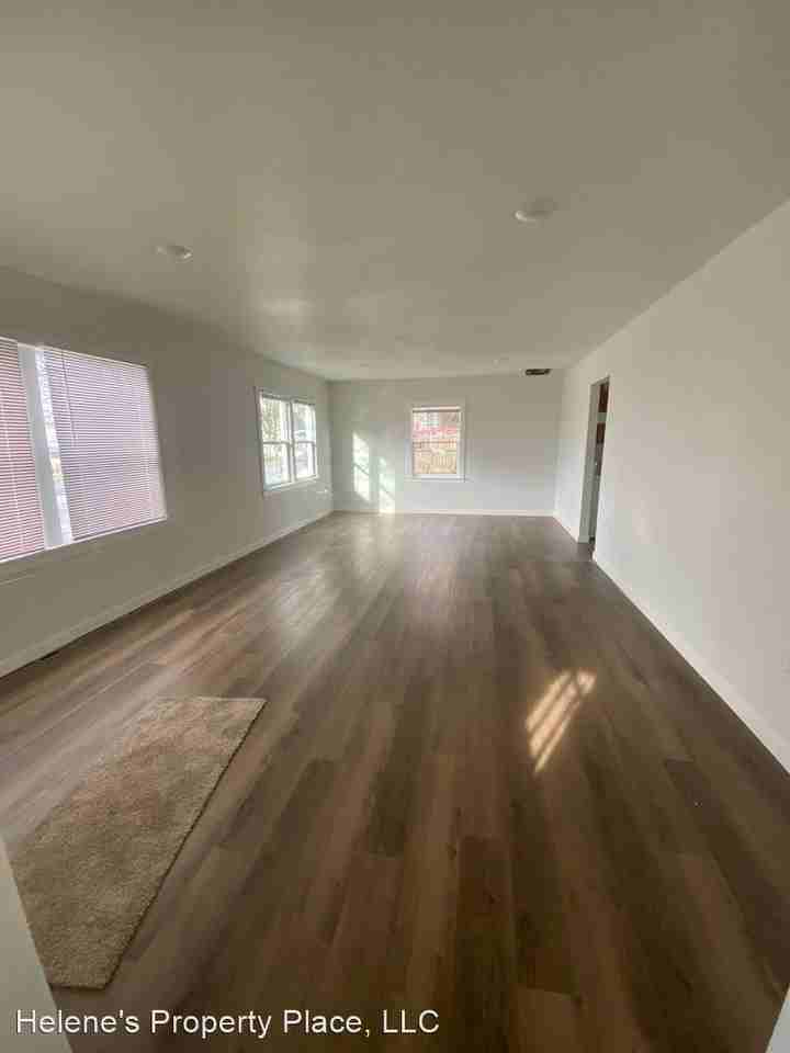 520 Ne Campus St - Photo 3 of 44