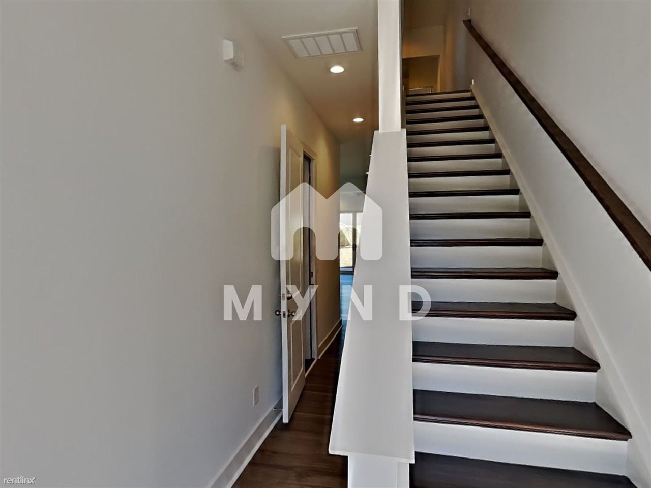 928 Wainwright Ave - Photo 3 of 28