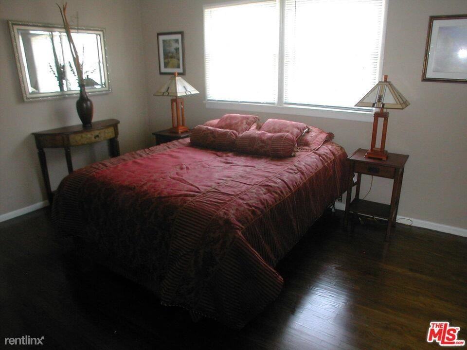6040 Van Noord Ave - Photo 3 of 11