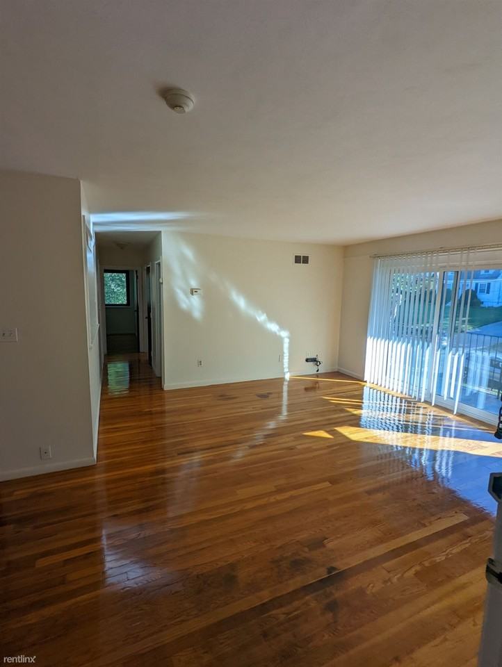 222 Central St 8, Stoneham, MA 02180 2 Bedroom Apartment for Rent