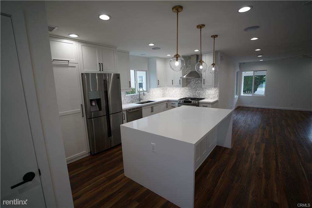4466 Sherman Oaks Cir - Photo 2 of 10